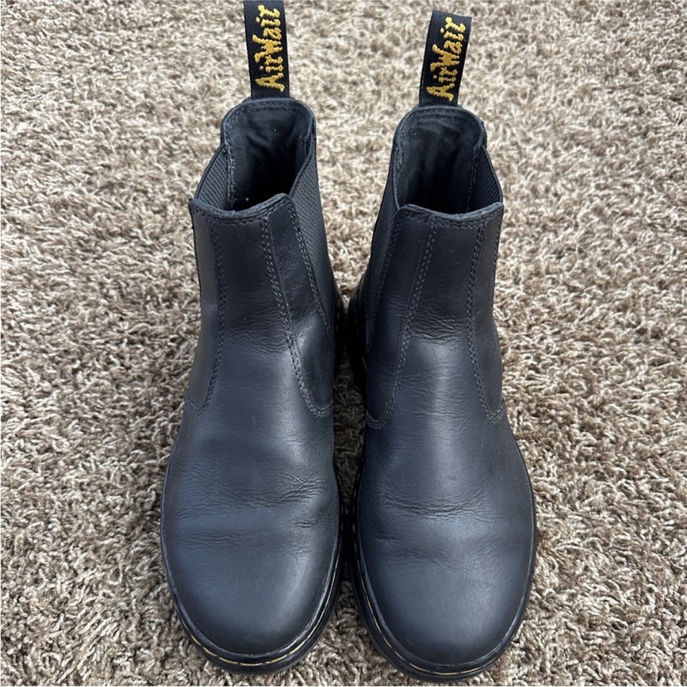 Doc Dr. Martens Embury 7 black leather pull on Chelsea boots run large fits 8